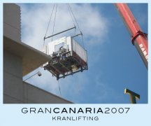Jürgen Escher liefert eine überholte Krones-Maschine, bzw. die Maschine wird mit Kran in die  Halle auf Gran Canaria geliftet
